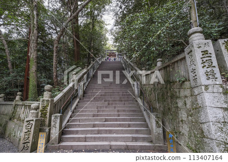 Kotohira Shrine (Kagawa Prefecture) Gozen Shidanzaka 113407164