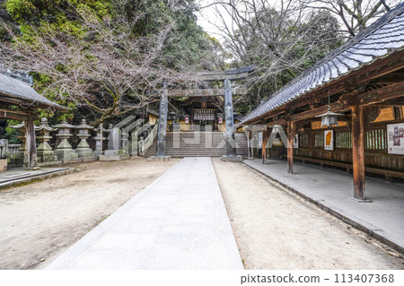 Kotohira Shrine (Kagawa Prefecture) Kenmokumon Gate 113407368