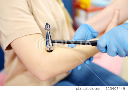 A woman at an appointment with a neurologist. A doctor examining young female patient. 113407449