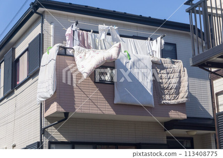 Laundry exposed to the wind, futon drying on the balcony 113408775