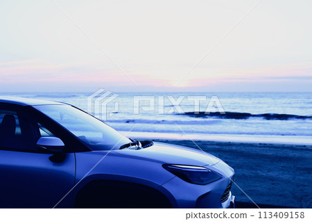 從海上和汽車的日出 從海上和汽車的日出 113409158