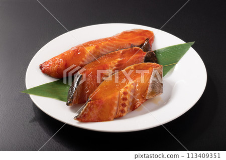 Silver cod marinated in mirin (American product, processed in Miyagi Prefecture) 113409351