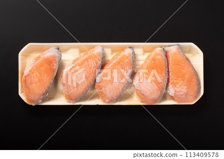 Frozen salted silver salmon (farmed in Chile) (processed in Miyagi Prefecture) 113409578