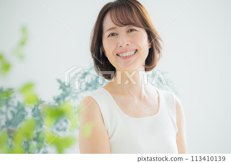 中間女性護膚圖像 中間女性護膚圖像 113410139