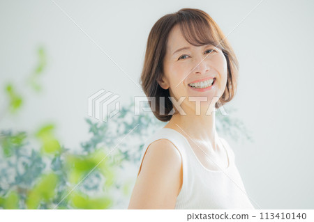 中間女性護膚圖像 中間女性護膚圖像 113410140