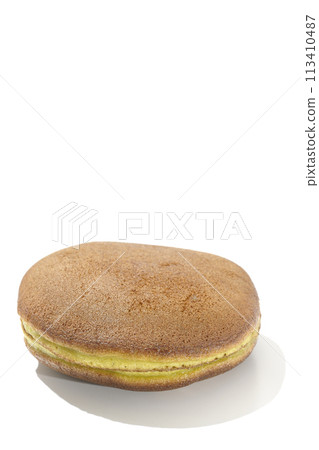 在白色背景拍攝銅鑼燒 在白色背景拍攝銅鑼燒 113410487
