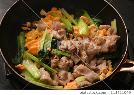 中式炒雞蛋配豬肉和日本芥末菠菜 113411049