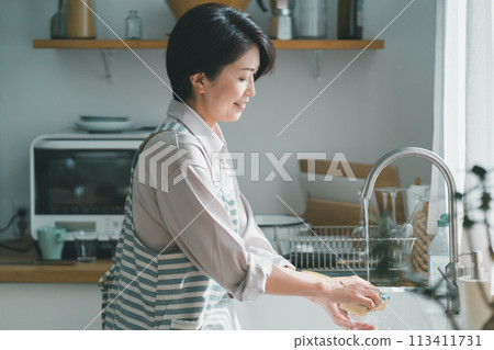Washing Dishes, female, females 113411731