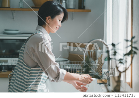 Washing Dishes, female, females 113411733
