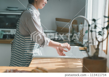 Washing Dishes, female, females 113411734