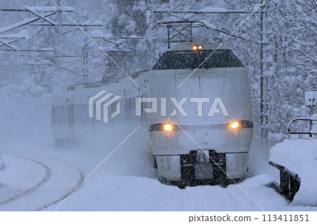 【JR西日本】雪中的681系列「白鷺鷥」(北陸本線:南今城站) 【JR西日本】雪中的681系列「白鷺鷥」(北陸本線:南今城站) 113411851