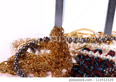 磁鐵和珠寶 113412329