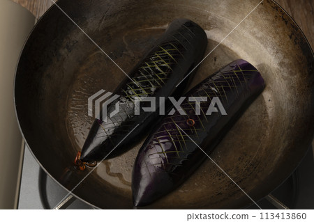 Braised eggplant, frying pan 113413860