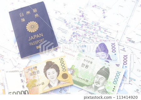 日本護照（普通護照5年深藍色）和韓幣韓元紙幣 113414920