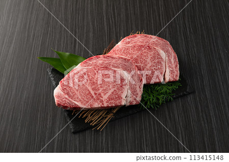Kuroge Wagyu beef sirloin steak Kuroge Wagyu beef sirloin steak 113415148