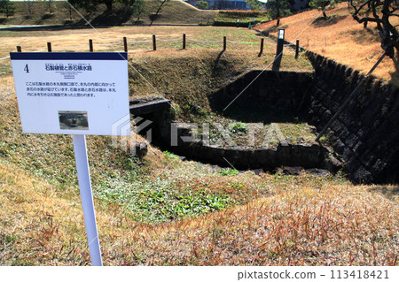 佐賀縣佐賀市、佐賀城公園(佐賀的文化歷史設施)“石製天溝和紅石渠” 佐賀縣佐賀市、佐賀城公園(佐賀的文化歷史設施)“石製天溝和紅石渠” 113418421
