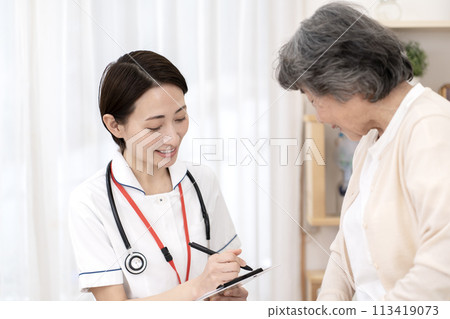 Female nurses, visiting nurses, home medical care Female nurses, visiting nurses, home medical care 113419073