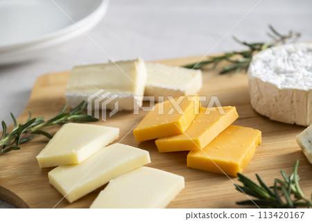 Natural cheese platter 113420167