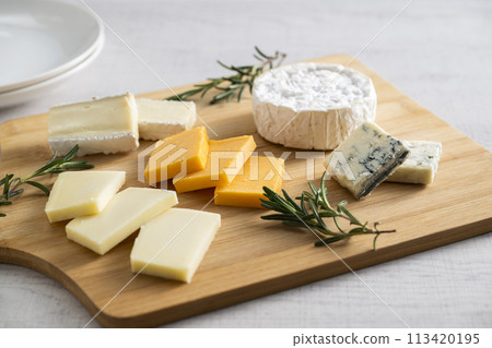 Natural cheese platter 113420195