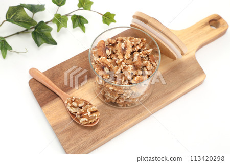 delicious looking walnuts delicious looking walnuts 113420298