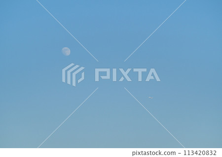 中午飛機在月球上 中午飛機在月球上 113420832