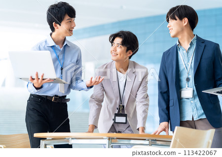 Young male engineers having a meeting 113422067