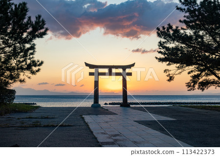 Sunrise from the torii gate of Ikenogozen Shrine in Nagasaki 01 113422373