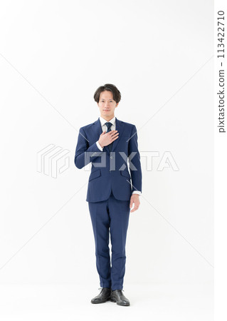 商務男子全身站立 商務男子全身站立 113422710