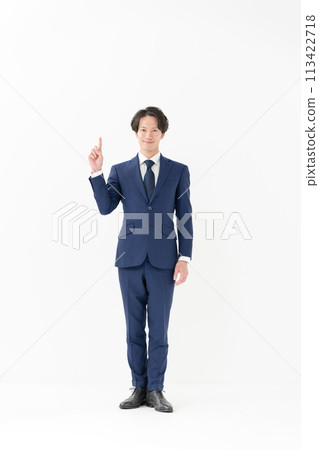 Business man, whole body, pointing Business man, whole body, pointing 113422718