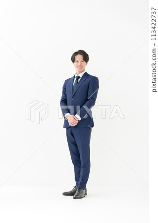 商務男子全身站立 商務男子全身站立 113422737