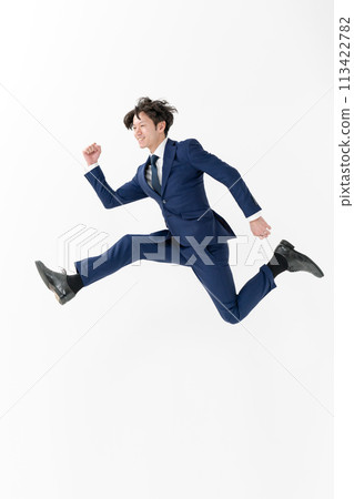 商務男人全身跳躍 113422782