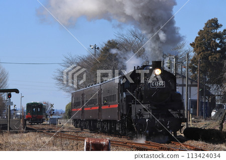 The SL Moka (specially decorated) leaves the station, powerfully spewing steam. Photo taken on March 2, 2024 The SL Moka (specially decorated) leaves the station, powerfully spewing steam. Photo taken on March 2, 2024 113424034
