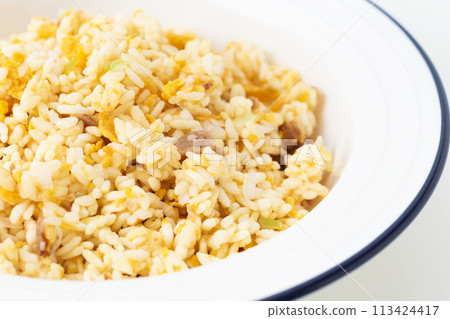 冷凍炒飯白色背景 113424417