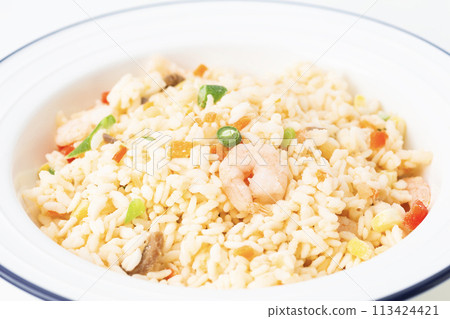 冷凍蝦抓飯白色背景 113424421
