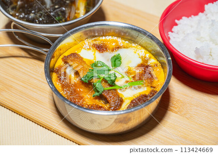 在戶外吃的豬排蓋飯 113424669