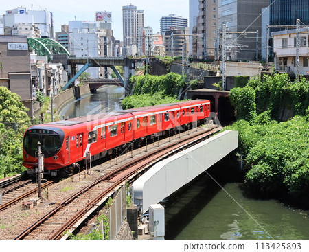 Ochanomizu Station: E233 series on the Chuo line, E231 series on the Sobu line, 2000 series on the Marunouchi line, Kandagawa, Chiyoda and Bunkyo wards, Tokyo Ochanomizu Station: E233 series on the Chuo line, E231 series on the Sobu line, 2000 series on the Marunouchi line, Kandagawa, Chiyoda and Bunkyo wards, Tokyo 113425893