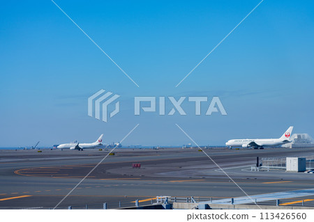 Airport, airplane, Haneda Airport, engine, morning, bright, control tower, terminal, runway D Airport, airplane, Haneda Airport, engine, morning, bright, control tower, terminal, runway D 113426560