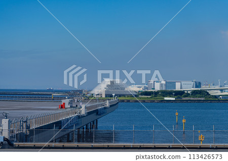 Airport, airplane, Haneda Airport, engine, morning, bright, control tower, terminal, runway D Airport, airplane, Haneda Airport, engine, morning, bright, control tower, terminal, runway D 113426573
