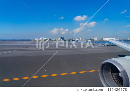 機場飛機 羽田機場 引擎早晨明亮的控制塔航站樓 D 跑道 113426578