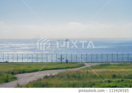 機場飛機 羽田機場 引擎早晨明亮的控制塔航站樓 D 跑道 機場飛機 羽田機場 引擎早晨明亮的控制塔航站樓 D 跑道 113426585