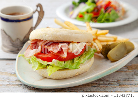English muffin BLT sandwich 113427713