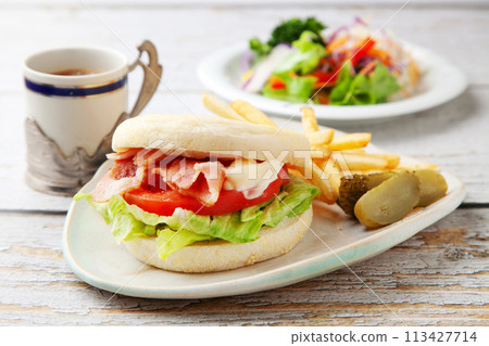 English muffin BLT sandwich 113427714