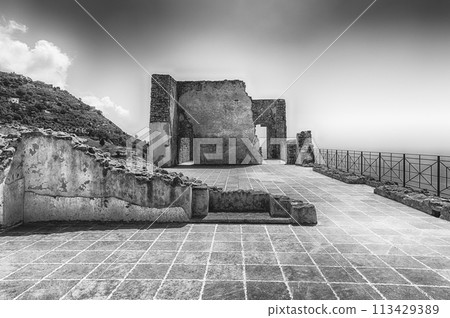 Ruins of an old castle in south of Italy 113429389