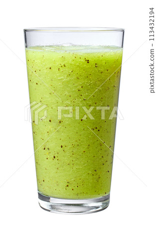 fresh green smoothie 113432194