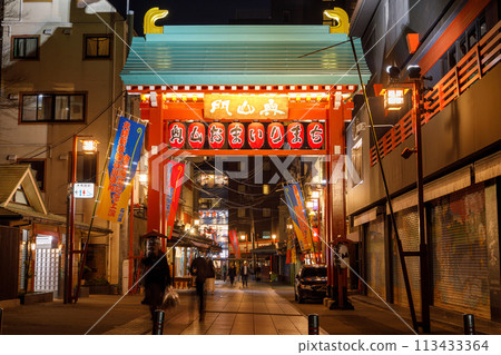 夜晚的「東京」淺草寺歐三門 113433364