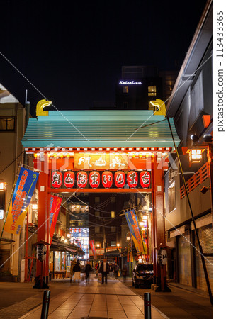 夜晚的「東京」淺草寺歐三門 113433365