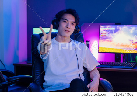 Men enjoying the game 113434802