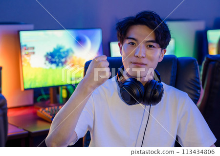 Men enjoying the game 113434806