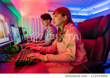享受比賽的夫婦 享受比賽的夫婦 113434909