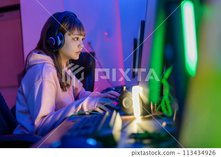 一個女人享受遊戲 113434926